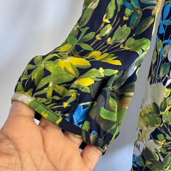 J. Crew 100% SILK watercolor navy floral ruffle dress- XS
Beautiful dress - Picture 5 of 11